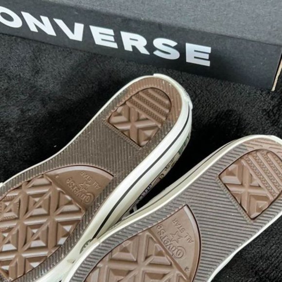 Brand New Girls Converse Size 12 - Picture 3 of 3